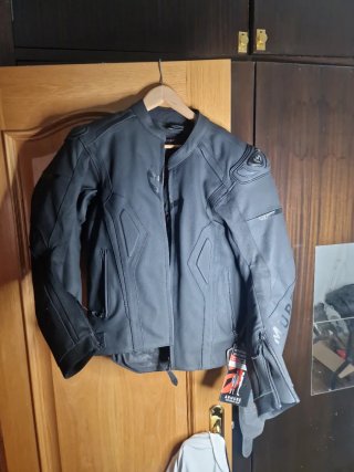 Chaqueta de piel Armure Hamo Negra NUEVA¡!