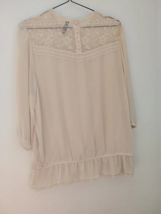 Blusa rosa con encaje