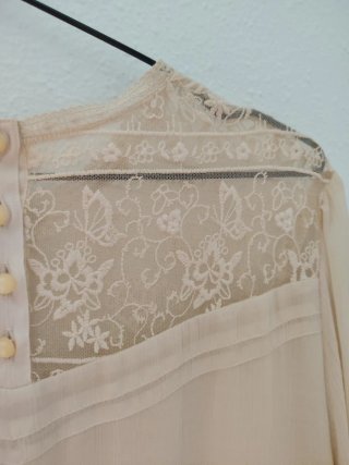 Blusa rosa con encaje