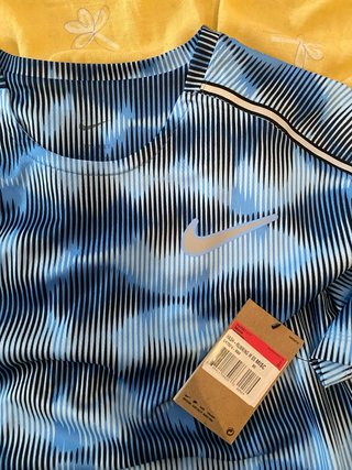 Camiseta Nike Azul y Negra