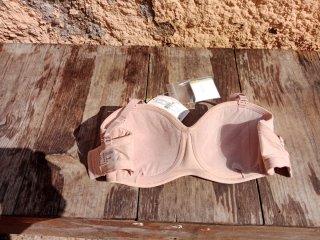 Sujetador sin tirantes beige