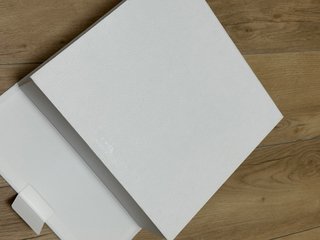 Caja ropas/ bolso Dior blanca y oro
