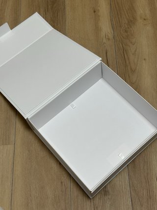 Caja ropas/ bolso Dior blanca y oro