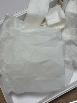 Caja ropas/ bolso Dior blanca y oro