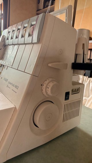 Máquina Pfaff Coverlock 4852