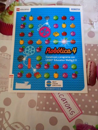 Robótica 4, 4o Primària construye y programa co...