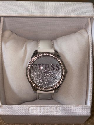 Reloj Guess Mujer Blanco y Plateado
