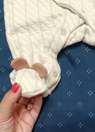 Buzo de bebé con capucha y orejas
