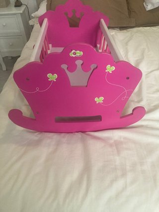 Cuna para muñeca con mantita