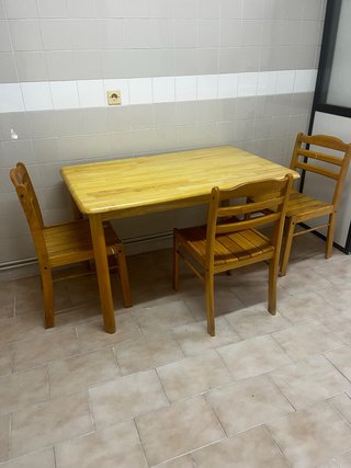 Mesa de cocina de madera y 4 sillas