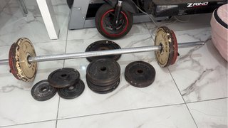 Pesas para gimnasio y barra