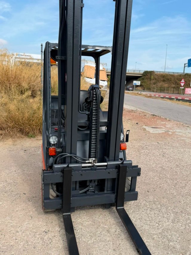 Carretilla elevadora Linde E16C matrículada