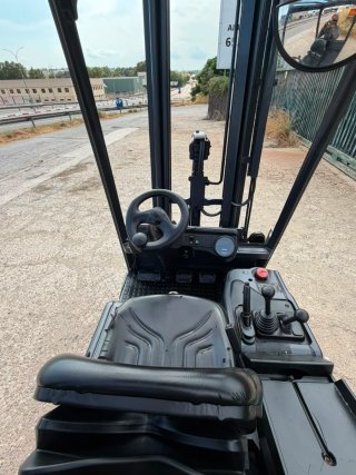 Carretilla elevadora Linde E16C matrículada