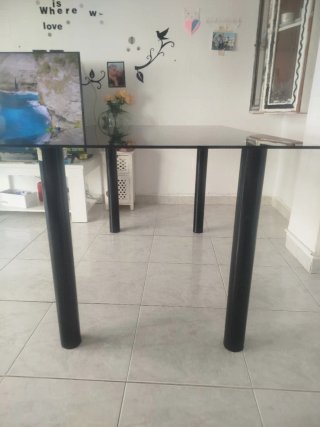 Mesa de cristal negra preciosa