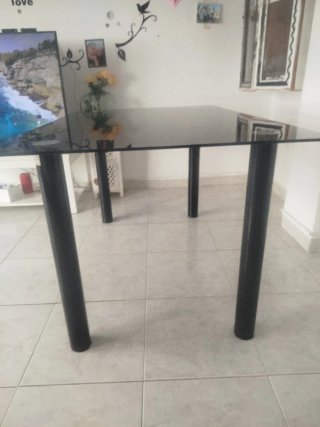 Mesa de cristal negra preciosa