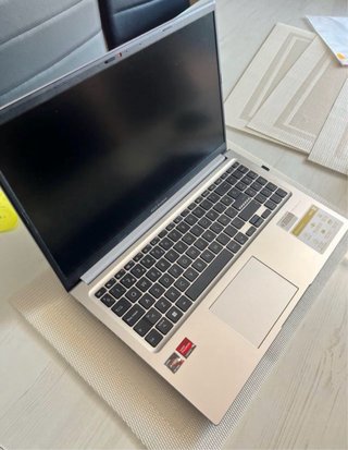 ASUS Vivobook 15 Plata