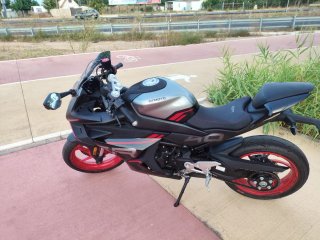 CF Moto 450 SRS negra y roja