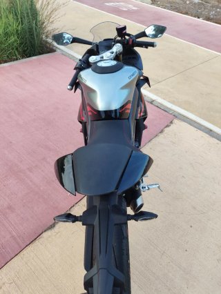 CF Moto 450 SRS negra y roja