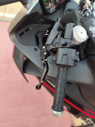CF Moto 450 SRS negra y roja