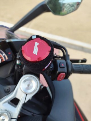 CF Moto 450 SRS negra y roja