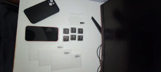 iPhone 13 Rojo con Funda y Protectores cristal tem
