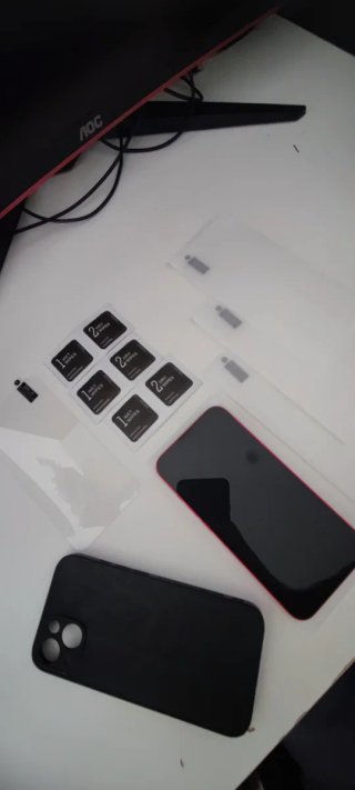 iPhone 13 Rojo con Funda y Protectores cristal tem