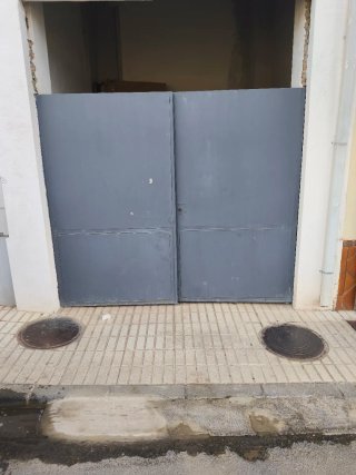 Portón de hierro de dos hojas