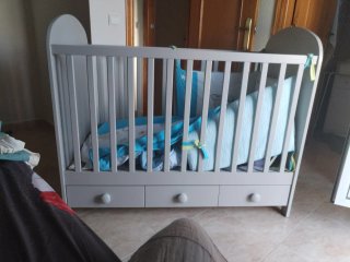Cuna gris con cajones.Es para vender Miramar