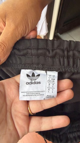 Chándal Adidas Negro con Rayas Blancas