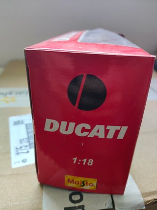 Modellino Ducati 996 Maisto 1:18