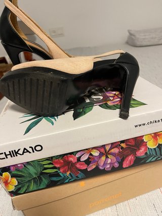 Zapatos tacón Zara beige y negro
