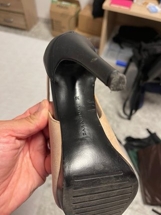 Zapatos tacón Zara beige y negro