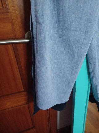 Pantalón playero azul con negro