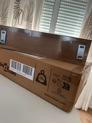 Mueble recibidor blanco y marrón