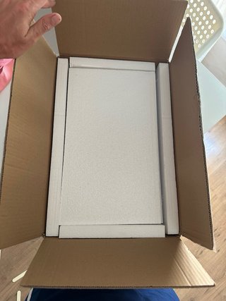 Mueble recibidor blanco y marrón