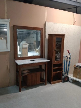 Mueble de baño madera y mármol
