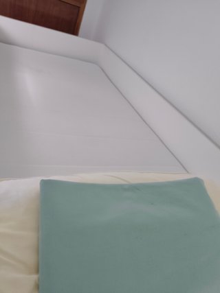 Cama alta con escritorio y armario