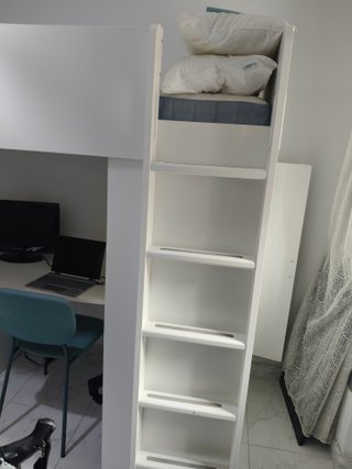 Cama alta con escritorio y armario