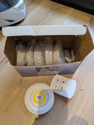 6 Focos LED Adhesivos con Mando