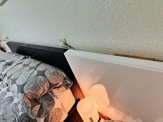 Mesita de noche y cabecero de cama
