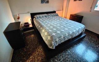 Mesita de noche y cabecero de cama