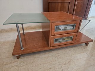 Revistero de madera con cajones y cristal