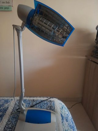 Lámpara de mesa moderna azul y plateado
