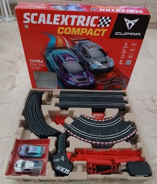 Scalextric Compact 1:43 Coches y Pista