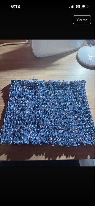 Top azul con estampado floral
