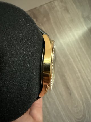 Reloj Guess Dorado con Cristales