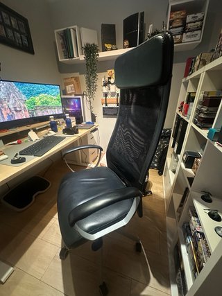 Silla escritorio Markus Ikea Negra Cuero Usada