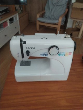 Máquina de coser Lervia