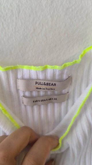 Camiseta tirantes blanca con ribete neón