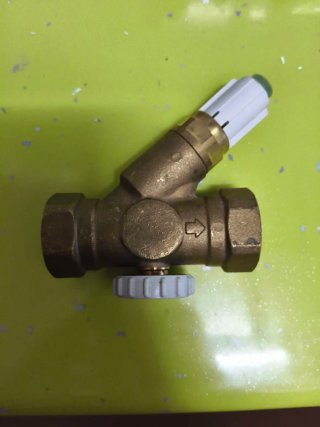Válvula DN20 latón con medidor